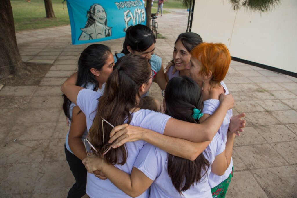 Sostenemos una red de mujeres que en todo el país se suman como voluntarias para acercar nuestras propuestas en sus lugares